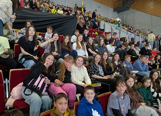 uczniowie podczas meczu