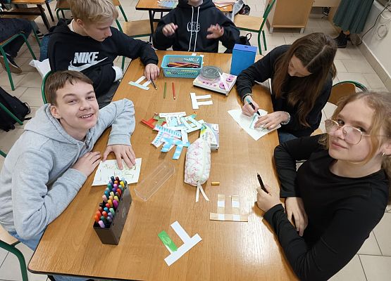 kolorujemy liczby pi do parkietażu