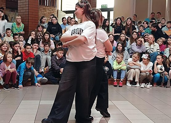 występ taniec dziewczynek