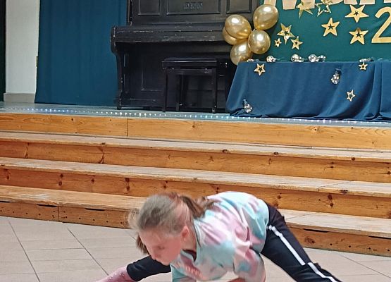 występ dziewczynki Mam Talent