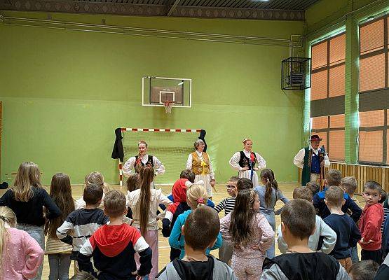 prezentacja zespołu i ich instrumentów