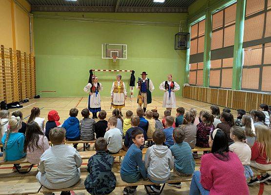 spotkanie w sali gimnastycznej