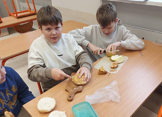 Emil i Paweł tworzą bułki ułamkowe