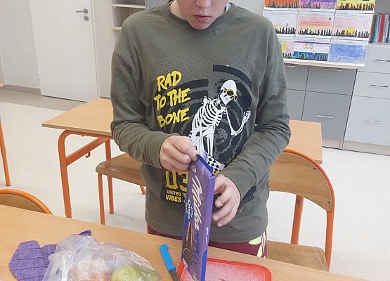 Dzielimy czekoladę na części