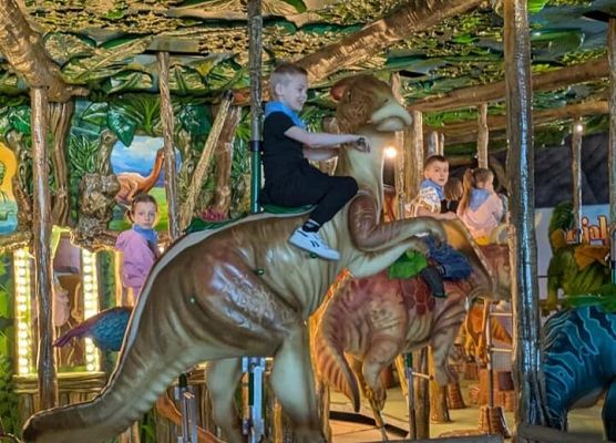 dzieci z 2a na dinozaurach