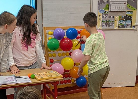 Franek przebija balon w poszukiwaniu zagadki