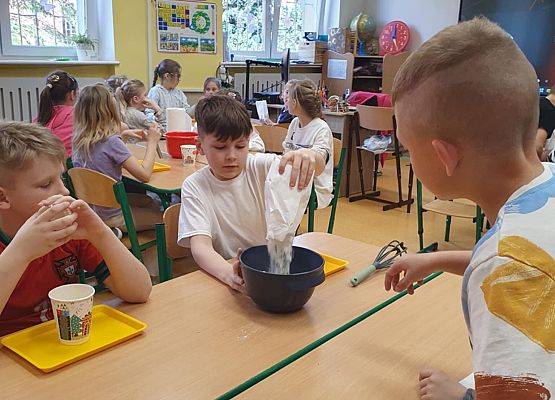 Przygotowanie do wypieków - chłopcy