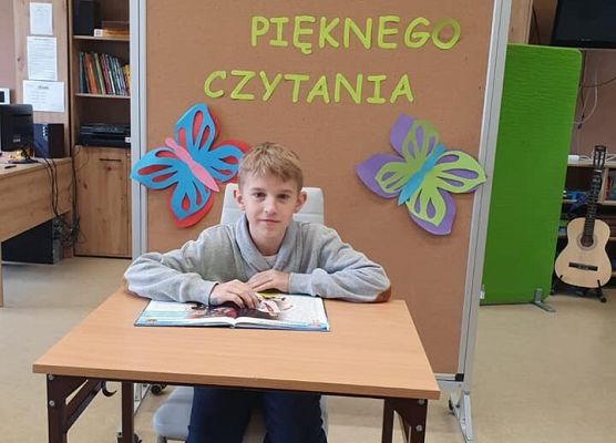 Mikołaj z książką