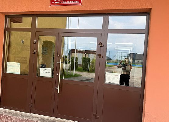 wejście główne do szkoły