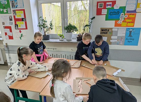 plansza i piłeczki pinpongowe