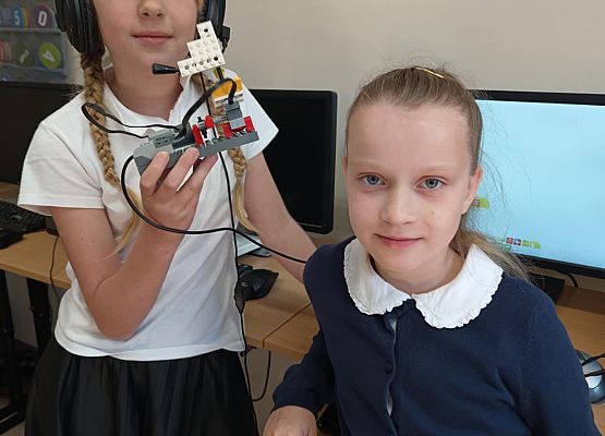 dziewczynki z łódką