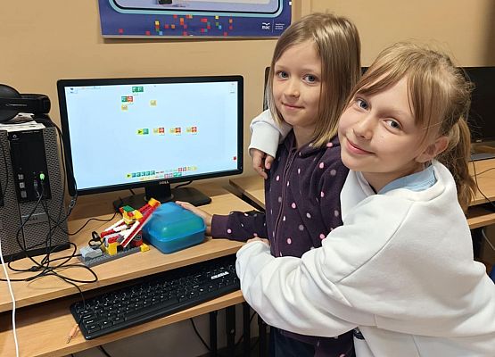 dziewczynki z projektem