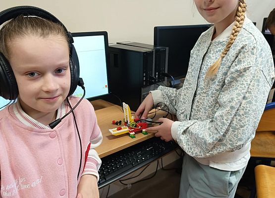 dziewczynki z krokodylem