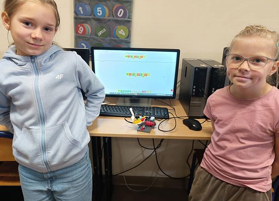 dziewczynki z projektem