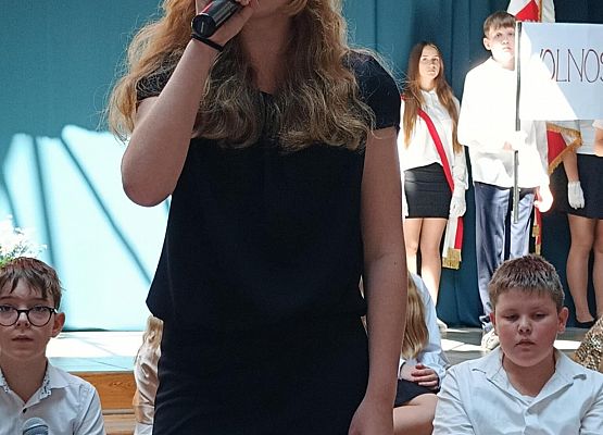 apel z okazji rocznicy uchwalenia Konstytucji 3 Maja Marcelina śpiewa