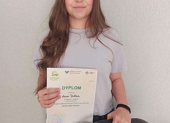 Lena z dyolomem i nagrodą