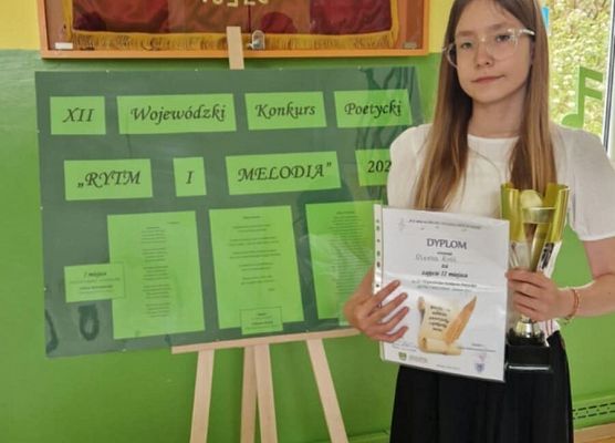 Oliwia Król z dyplomem