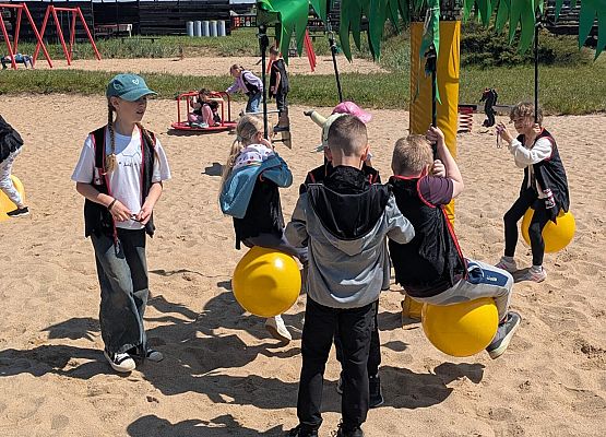 zabawy na placu zabaw