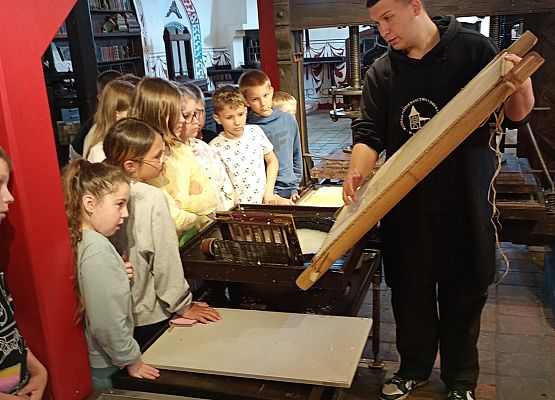 dzieci podczas wycieczki 15