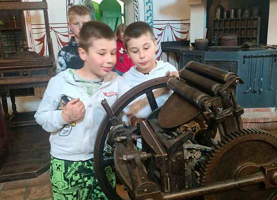 dzieci podczas wycieczki 17