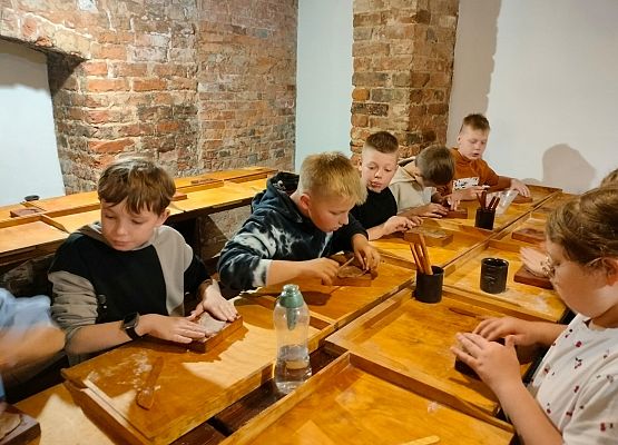 dzieci podczas wycieczki 2