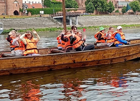 dzieci podczas wycieczki 32