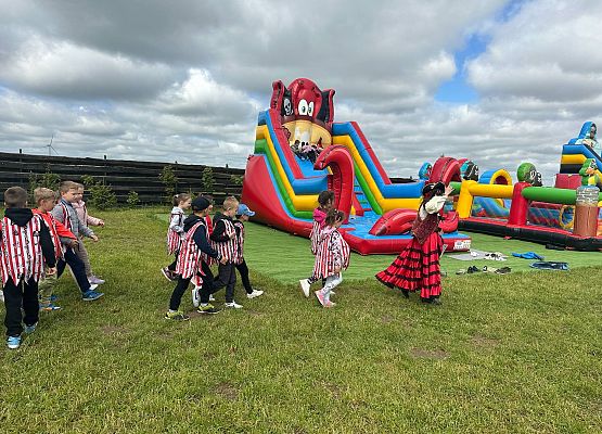 Piracka przygoda pierwszaków dmuchańce