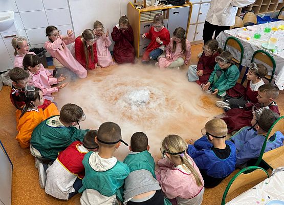Magia chemii w naszej szkole – suchy lód w roli głównej