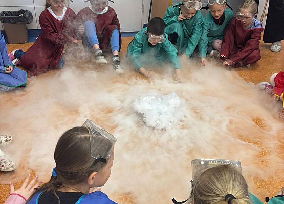 Magia chemii w naszej szkole – suchy lód w roli głównej