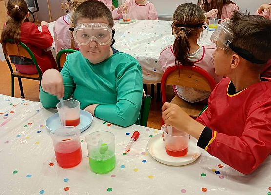 Magia chemii w naszej szkole – suchy lód w roli głównej