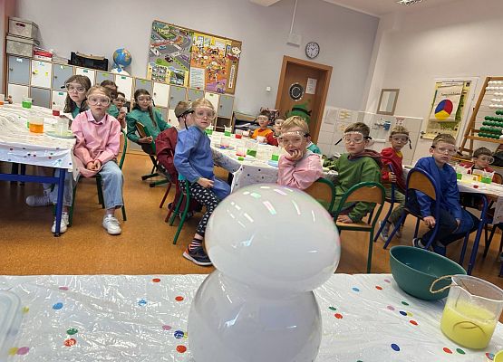 Magia chemii w naszej szkole – suchy lód w roli głównej