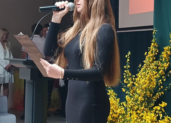 Korneli prowadzi apel