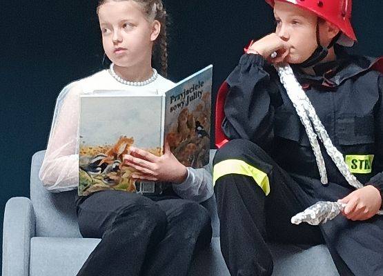 strażak i dziewczynka