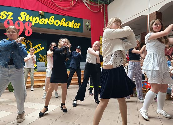 taniec do piosenki Mam super moce