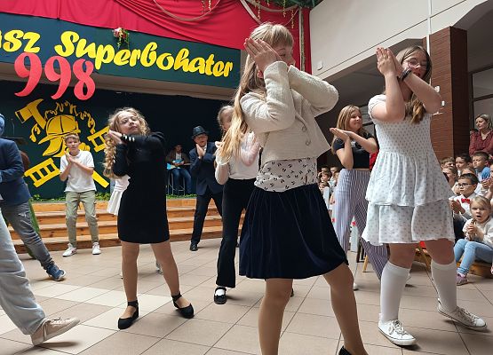 taniec do piosenki Mam super moce