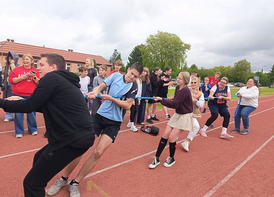przeciąganie liny klasa 8b