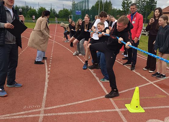 przeciąganie liny klasa 8a