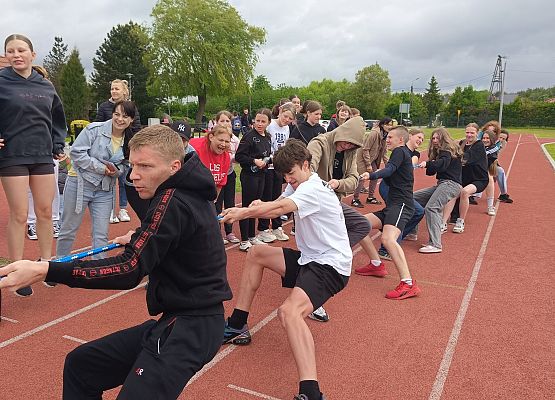 przeciąganie liny klasa 8a