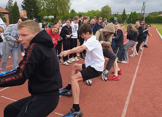 przeciąganie liny klasa 8a