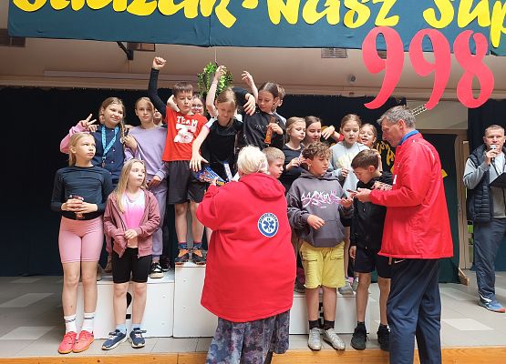 rozdawanie wafelków