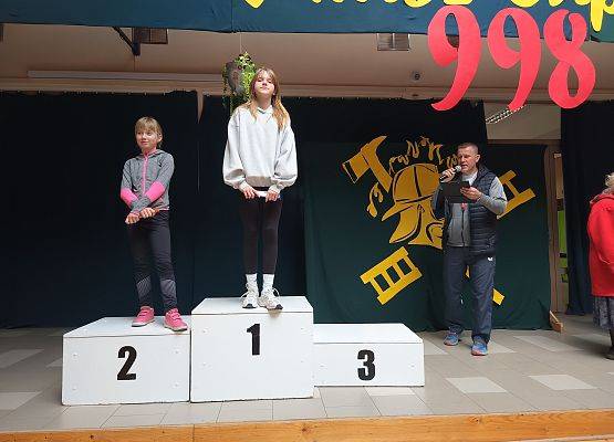 dziewczynki na podium