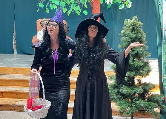 Pani Monika i Dominika w roli czarownic