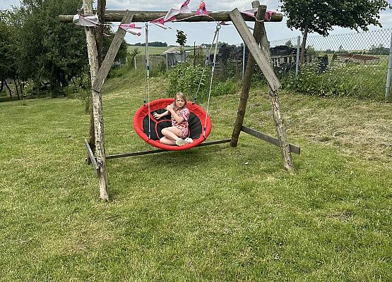 dziewczynka na bujawce