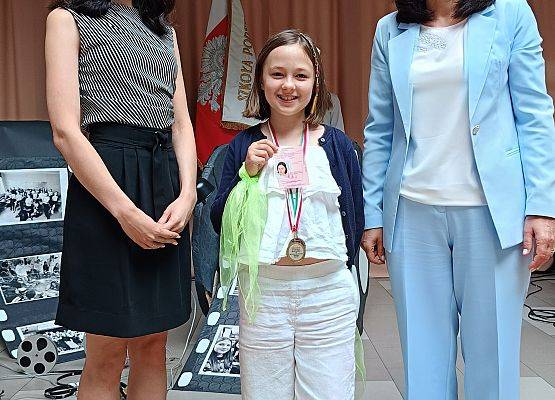 Ania z kartą rowerową