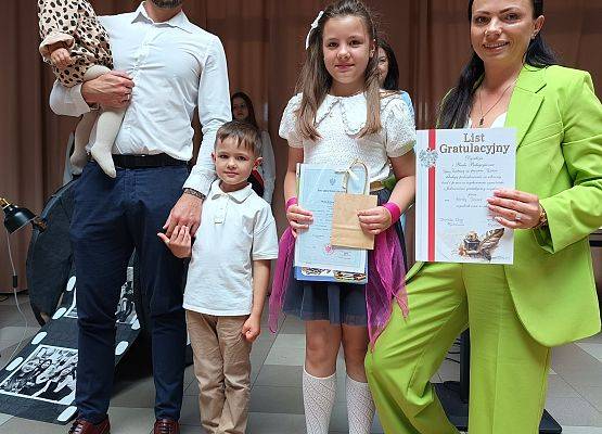 uczennica z rodzicami