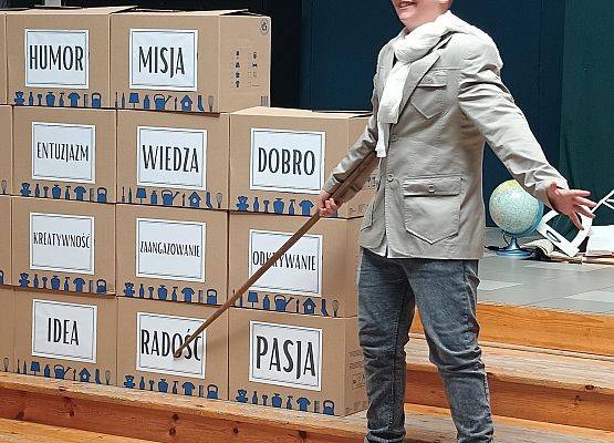 Michał pokazuje słowa