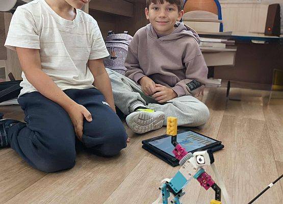 chłopcy z tancerzem