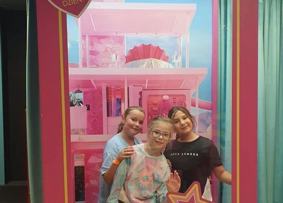 dziewczynki z 3b w domku barbie