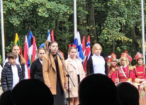 Montaż słowno muzyczny w wykonaniu uczniów