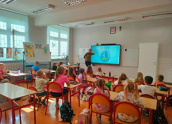 Pierwszoklasiści na swoich pierwszych warsztatach przyrodniczych